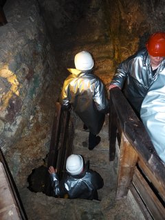 Im Gänsemarsch auf Entdeckungstour im Silberbergwerk