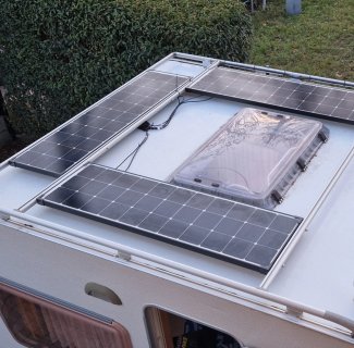 3 Solarzellen am Dach eines Wohnmobils