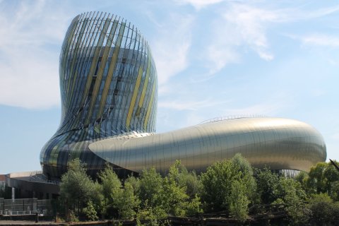 Die Cité du Vin in Bordeaux:
                           Architektonisch ein Hingucker und zusätzlich ein tolles Museum.