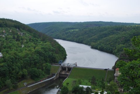 Blick auf
                           das Thayatal von der Znaimer Burg