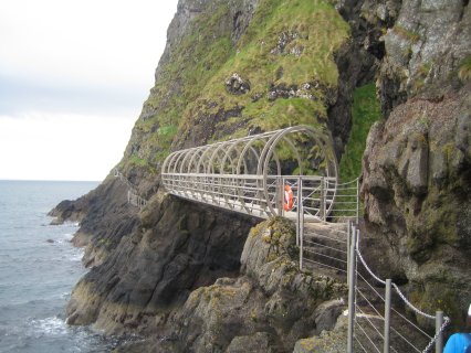 Aufregende Küstenwanderung am Gobbins Weg