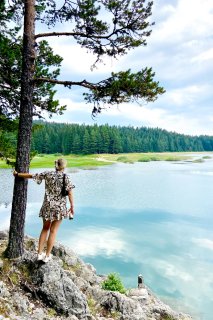 Frau am Rand Schwarzer See