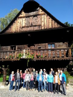 Gruppenfoto im walachischen Dorf Roznov