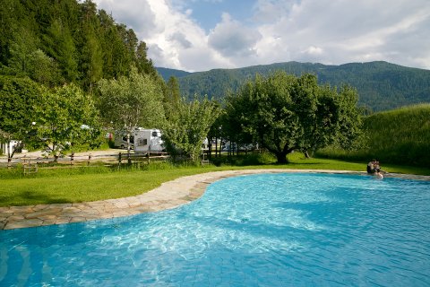 Camping Wildberg bietet seinen Gästen ein
                           eigenes Schwimmbad.
