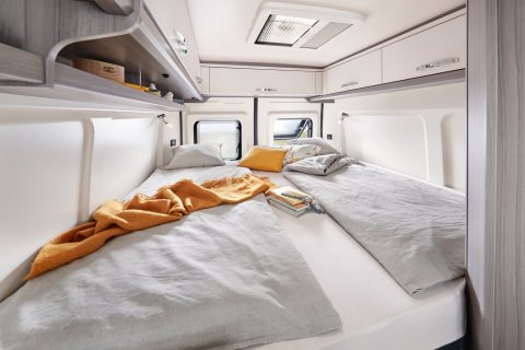 Bett im Hobby Kastenwagen.