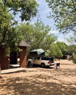 Reisebericht Namibien Botswana mit Dachzelt
                           Campingplatz