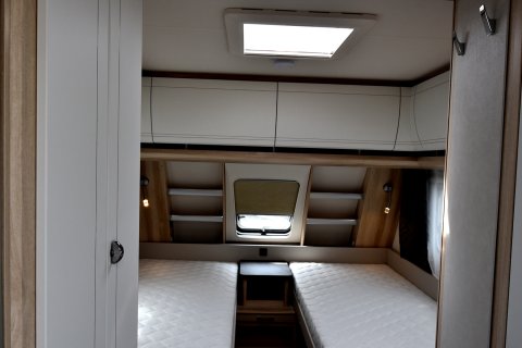 Wohnwagen Hobby 540 UL De Luxe Bett