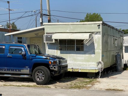 Mobile Home in einem typischen
                           amerikanischen Trailerpark