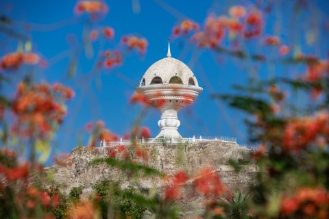 Reisebericht Oman - Weinrauchfass im
                           Riyam Park in Muscat