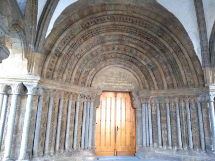 Das romanische Portal der St. Prokopp Basilika