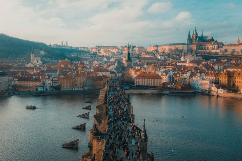 Prag in Tschechien / Foto von Anthony DELANOIX
                           auf Unsplash
