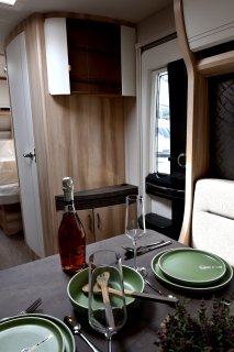 Wohnwagen
                           Hobby 540 UL De Luxe Esstisch