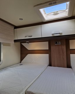 Bürstner Lyseo Wohnmobil Bett