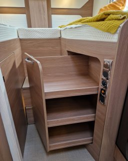 Bürstner Lyseo Wohnmobil Schrank