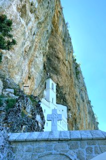 Ostrog Kloster, Kloster in eine Felse