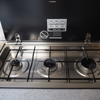 Gas-Kochfelder in der Küche des Wohnwagens Adria Adora 593 UP.