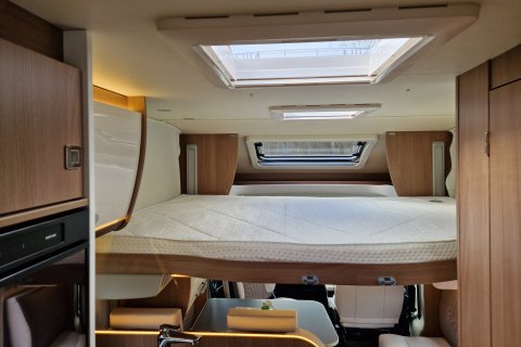 Bürstner Lyseo Wohnmobil Bett