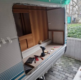 Wohnmobil Serviceklappe Reparatur mit Durchreiche