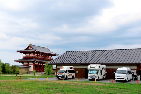 Stellplatz
                           Wohnmobil Nara vor dem Tempel