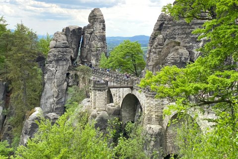Die Basteibrücke ist ein beliebtes
                           Fotomotiv.