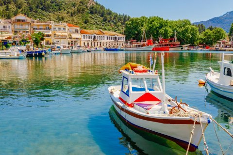 Meer, traditionelles griechisches Boot in Limenas,
                           Insel Thassos, Griechenland, Europa