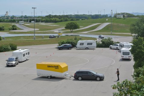 Lernen Sie wie man mit einem Gespann sicher fährt!
                           ÖCC Mitglieder erhalten einen Rabatt auf das Fahrtechnik Training des ÖAMTC!