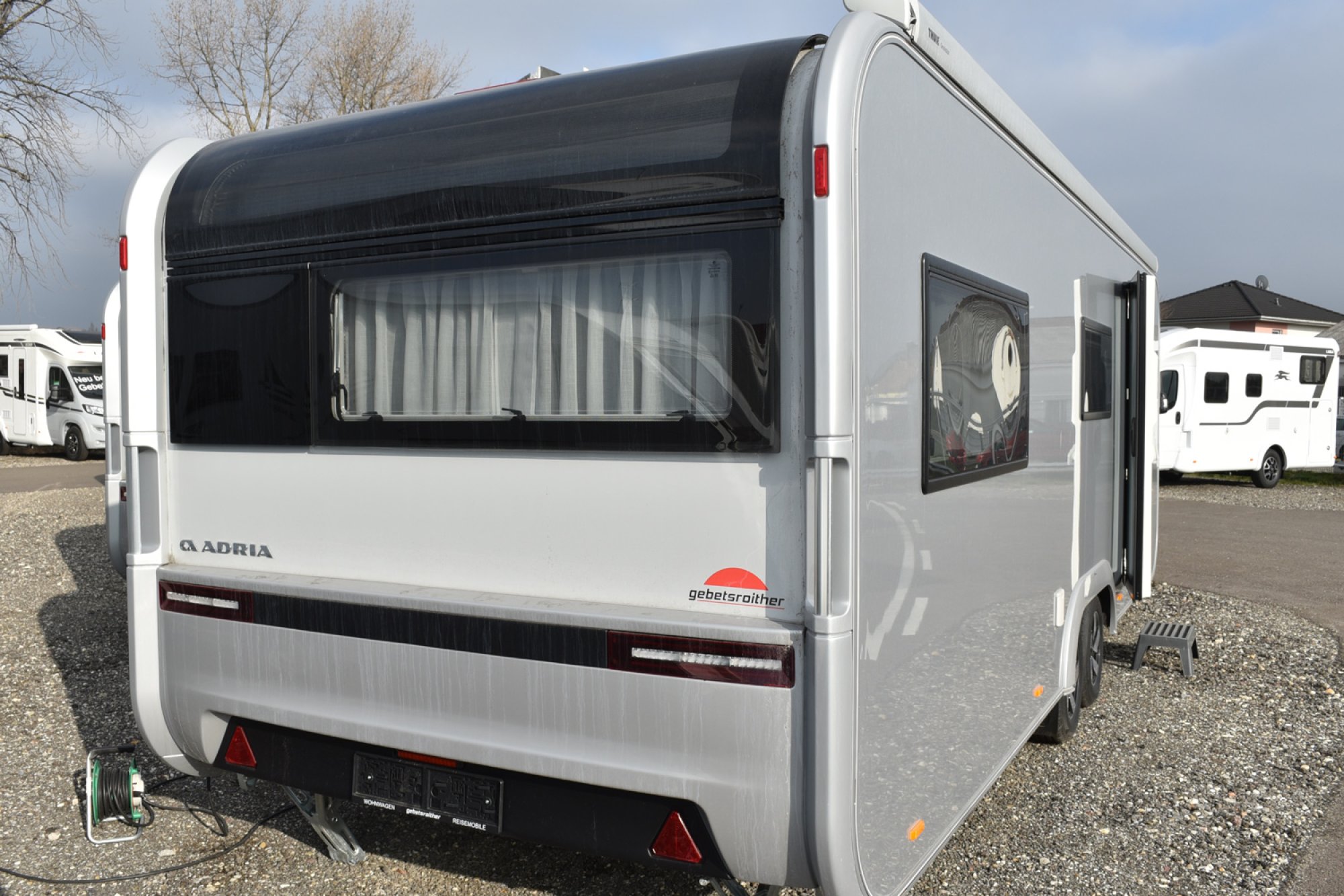 Adria Astella: Infos, Preis und Fotos vom Luxus-Caravan - AUTO BILD