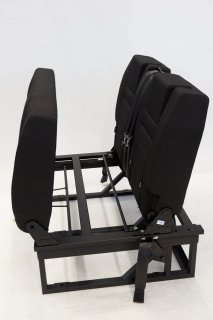 AAC-Nachrüstsitzbank: Die klappbare Rücksitzbank
                           wird passend zum Fahrgestell gefertigt