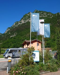 Eingang Campingplatz Lago Idro Glamping Boutique