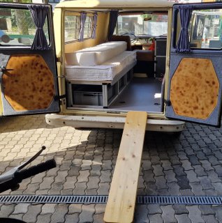 Wohn-Innenausbau in einem Oldtimer-Transporter