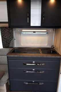 Wohnwagen Hobby 540 UL De Luxe Küche