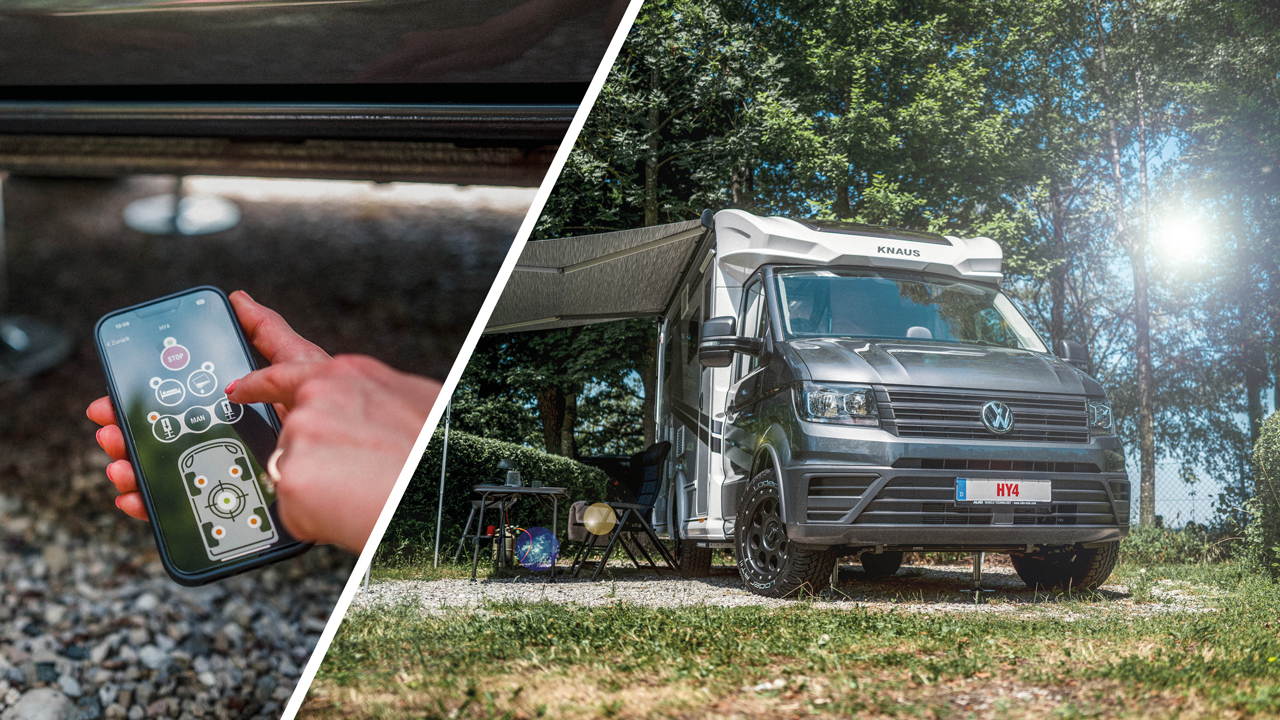 Rechte Hälfte: Wohnmobil von Knaus auf einerWiese im Wald; linke Hälfte: Smartphone mit Bedienoberfläche
der AL-KO 2 LINK App.